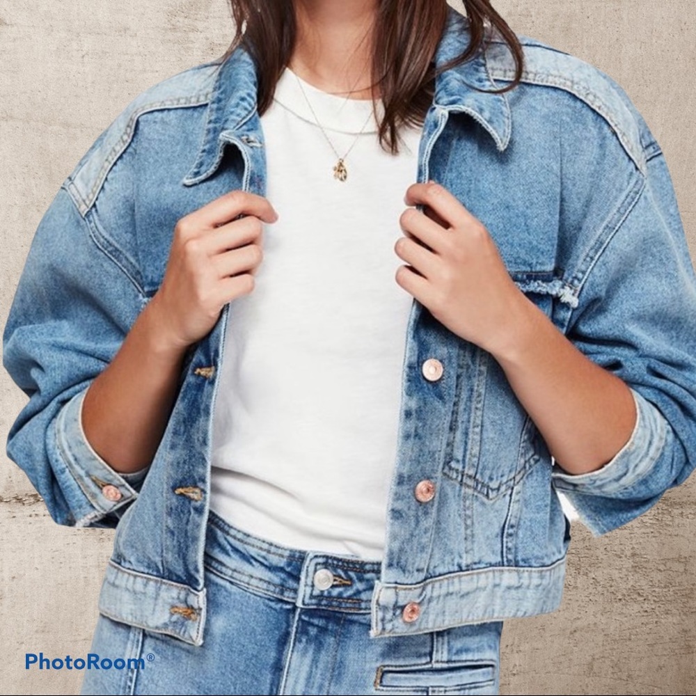 NWOT Free people cropped denim jacket. Buckle detail in back.